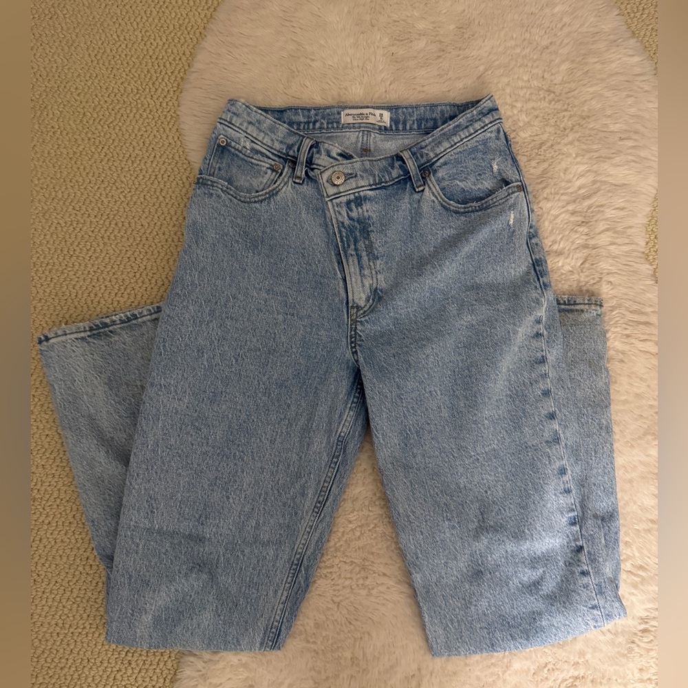 Abercrombie ‘90s Criss-cross Straight Ultra High Rise